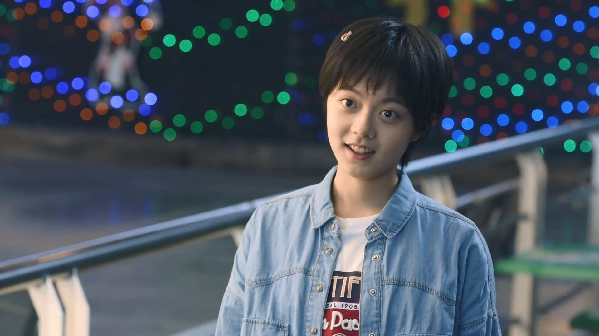 “荣耀瞬间：冠军车手的感人时刻”，荣耀夺冠