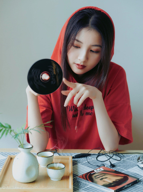 开云网址-城市篮球夜场赛成为全民健身新风尚，激发青少年运动热情，夜间篮球比赛